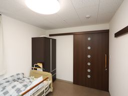 清潔な居室の内観