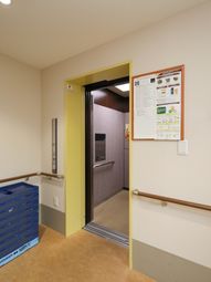 清潔なエレベーター廊下