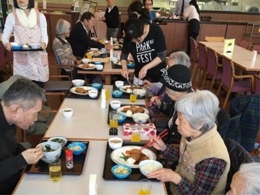 共有食事スペースの様子