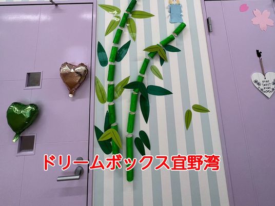 飾り付けされた廊下  
