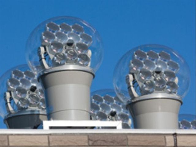 建物の屋上に設置された設備 共有スペース 最新の設備を有する建物で、快適な環境作りに注力しています。エアコンシステムは、一年を通して適切な温度を保つために備えられています。