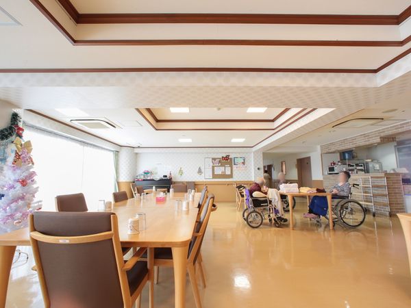 明るい食堂の様子