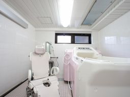 清潔な浴室設備