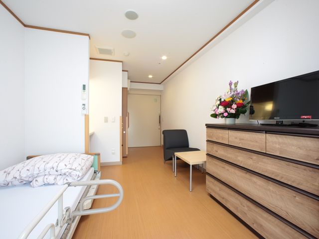 明るく広々とした居室 居室  広々とした清潔感のあるお部屋です。快適な個室で、ゆったりとした時間を過ごすことができそうです。