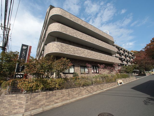 多階層のモダンな外観 外観  モダンで機能的なデザインの建物が、新しい職場です。一緒に働く仲間として、皆様のご応募をお待ちしております。