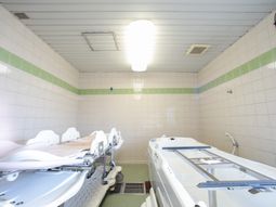 清潔な浴室設備