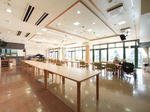 広々とした食堂空間 