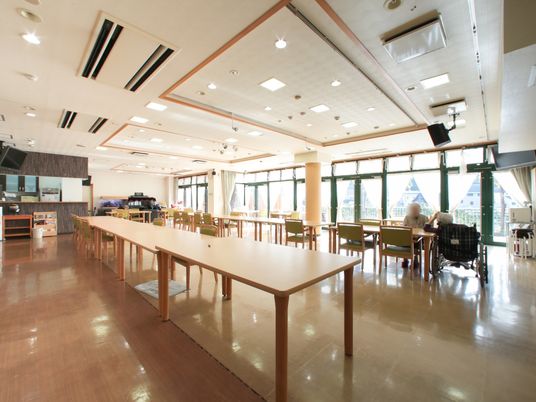 広々とした食堂空間 