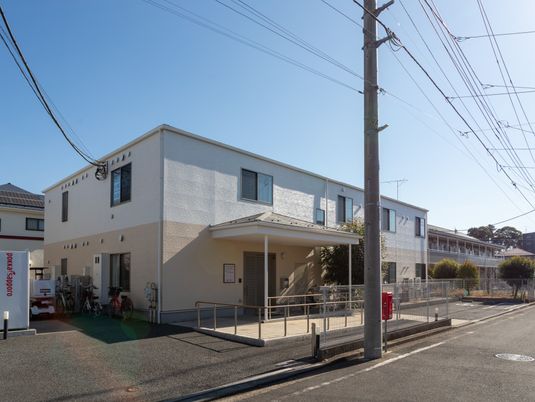 白い建物　外観