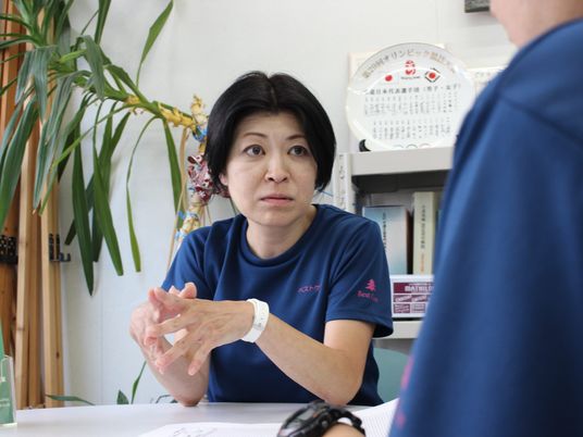 談笑するスタッフの休憩室  