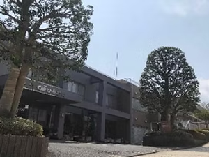 外観と樹木のある建物外観  