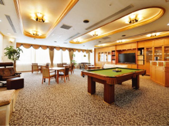 広々としたラウンジ ラウンジ 開放感のあるラウンジです。リラックスした環境で、おしゃべりや娯楽を楽しむことができます。