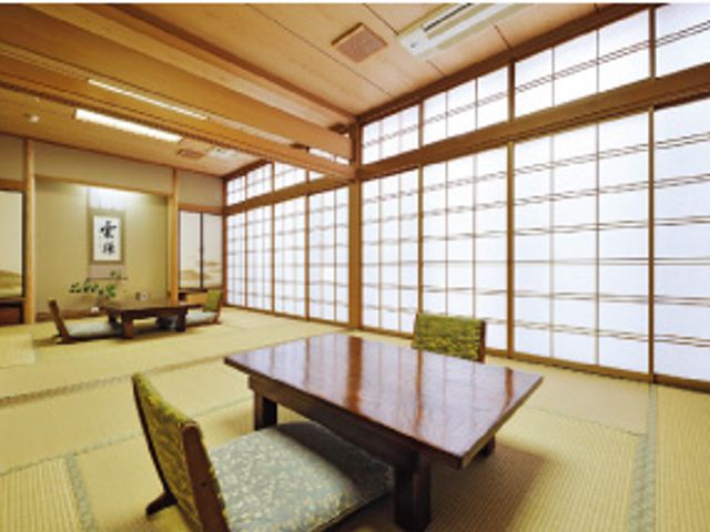 和室の居室 和室 広々とした和室には、自然光がたっぷりと差し込み、落ち着いた雰囲気で過ごせます。