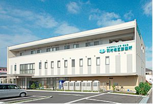3階建ての施設外観