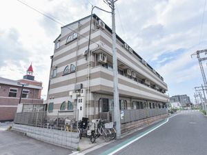 都市型多階層の建物外観