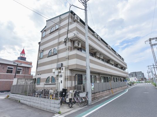 都市型多階層の建物外観