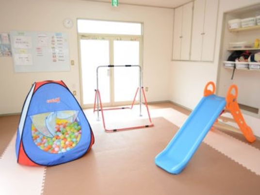 遊具のある室内空間  