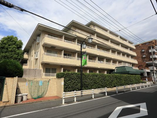 多階層の建物外観