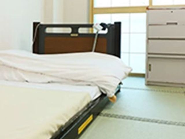 ゆったりした居室 居室 シンプルで落ち着いた色合いの居室は、自然光が差し込むゆとりある空間です。