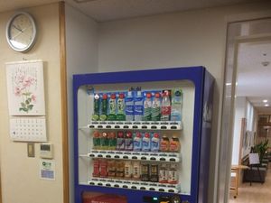 飲料自販機のある廊下  