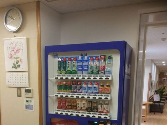 飲料自販機のある廊下  