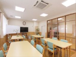 清潔感ある共用ダイニング