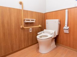 バリアフリー対応のトイレ