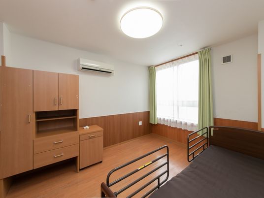 居室のベッドと収納