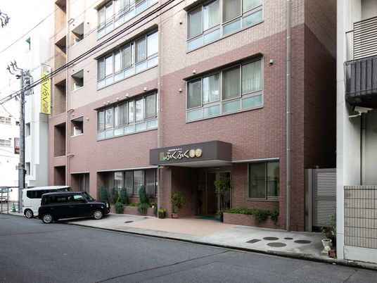 施設の外観とエントランス