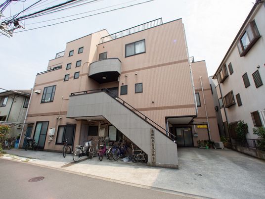 外壁がベージュの建物