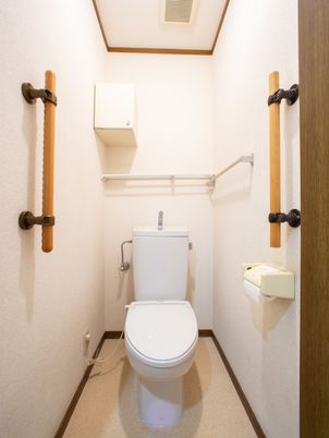 手すり付きトイレ空間