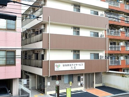 清潔感ある外観の建物