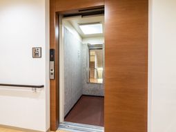 エレベーターの入口
