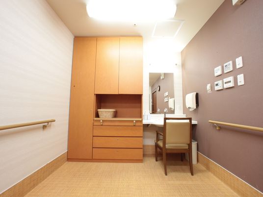 清潔な洗面所とクローゼット