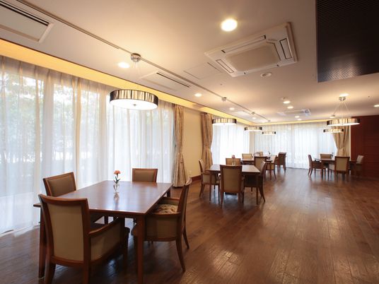 広々とした快適な食堂
