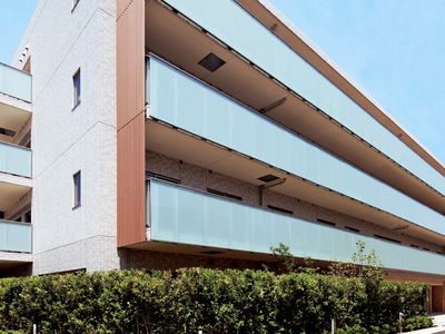 モダンな建物の外観