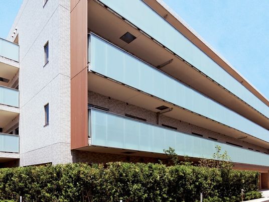 モダンな建物の外観