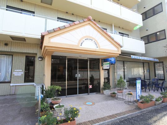 明るいエントランス風景