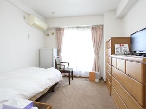 明るい個室の居室