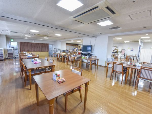 広々とした食堂空間
