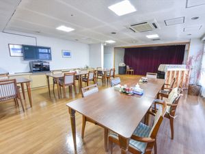  広々とした共有ダイニング  