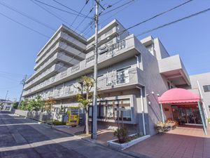  都市型施設の外観  