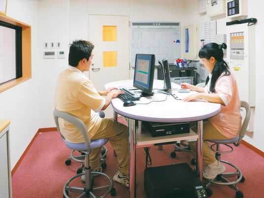 スタッフが作業する様子