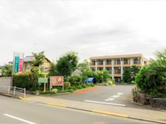 施設外観と入口  