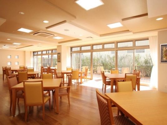 明るいダイニング空間