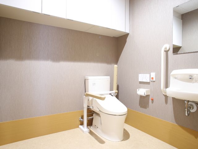 バリアフリー設計のトイレ