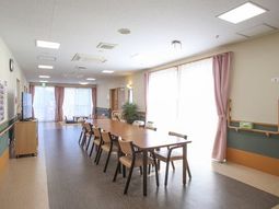明るい空間の食堂