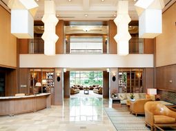 高い天井のエントランス