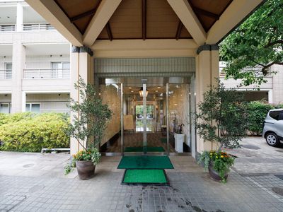 緑ある清潔なエントランス