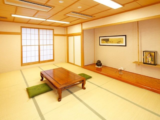 明るい和室の居室 和室 落ち着いた空間で和の趣を感じられる居室です。心安らぐ環境が整っています。